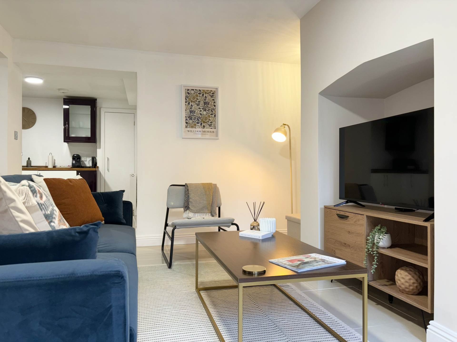 1 Bedroom Flat, Basement Apartment, Walton Street