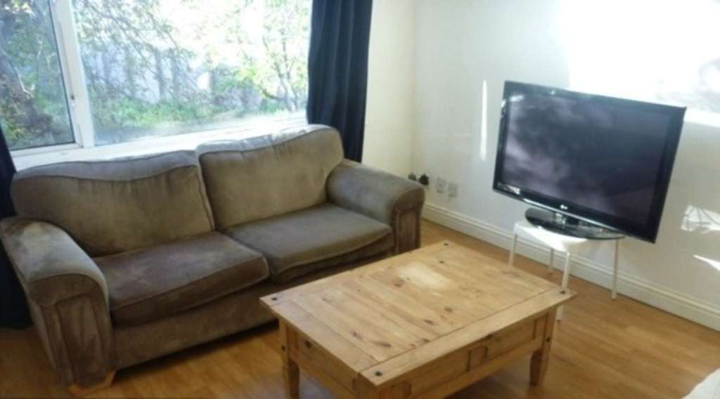 JP Hay Lettings - 2 Bedroom Flat, Fallowfield