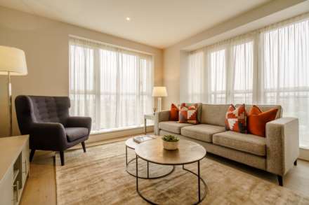 2 bed flat to rent in London E14