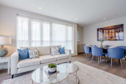 2 bed flat to rent in London E14