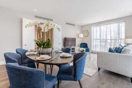 2 bed flat to rent in London E14