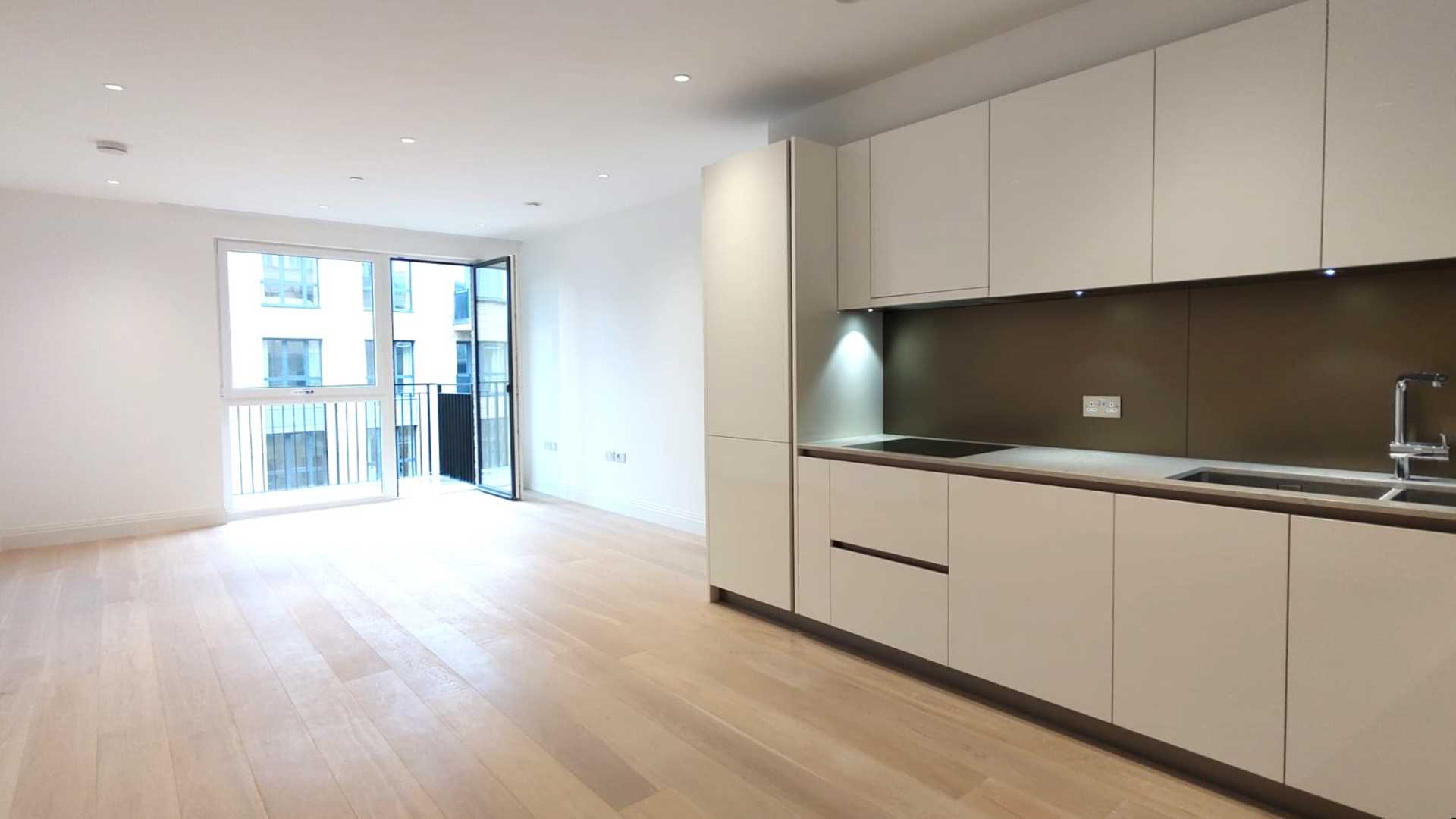 2 ベッド フラット ロンドン賃貸物件 | Pinewood Gardens, Teddington, Greater London TW11 Picure-1