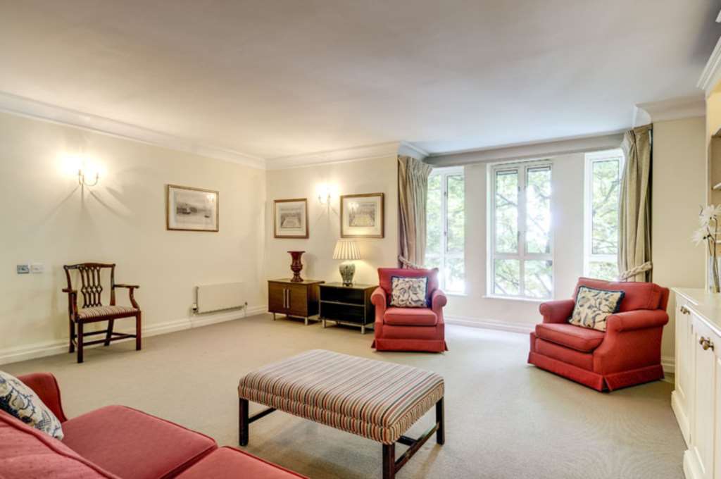 2 Bedroom Flat, Sandalwood Mansions, Kensington Green, London W8