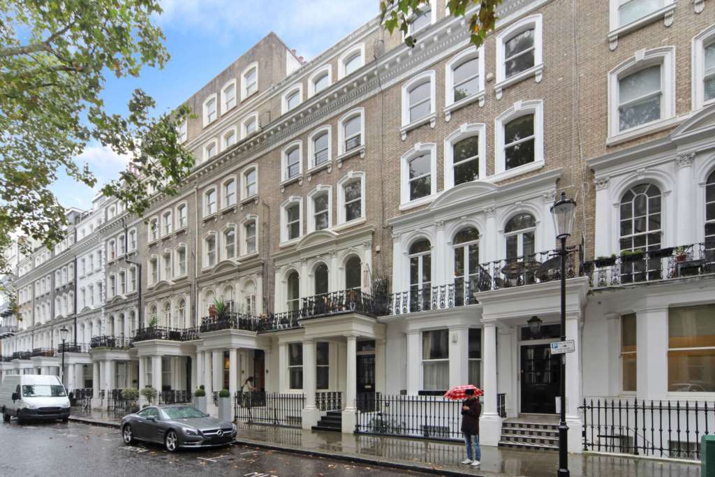 1 Bedroom Flat, Beaufort Gardens, Knightsbridge SW3