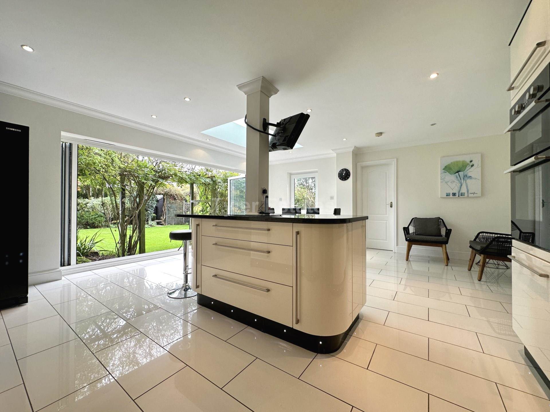 5 Bedroom Detached, Western Road, Billericay