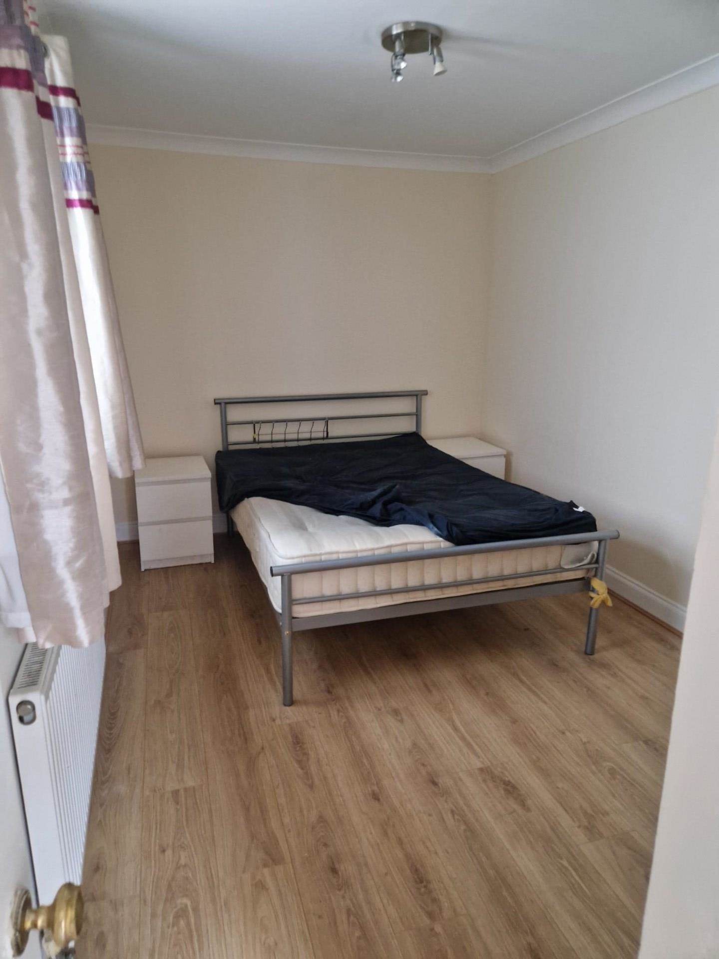 Gunnersbury Avenue, Ealing, Image 4