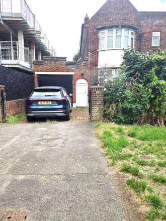 Gunnersbury Avenue, Ealing