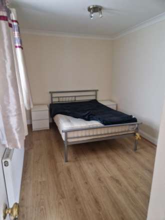 Gunnersbury Avenue, Ealing, Image 4