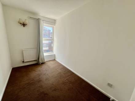 Harfield Court, Bognor Regis, Image 9