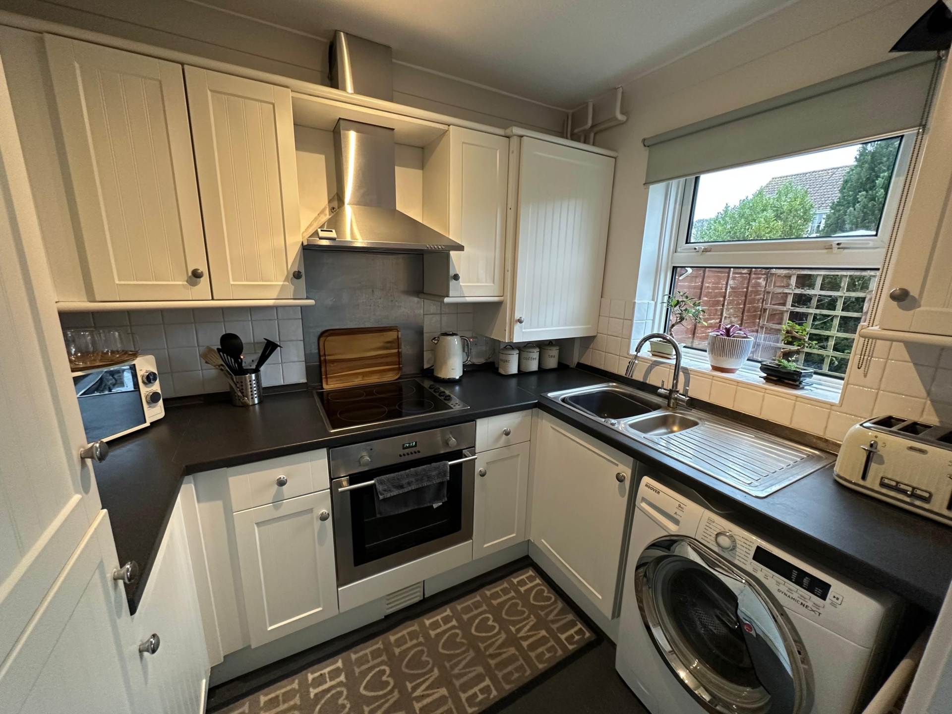 Laurel Close, Worthing, Image 4