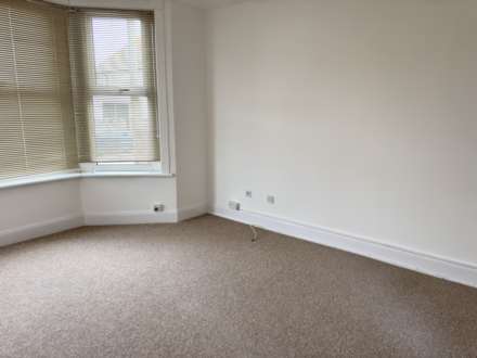 Bassett Road, Bognor Regis, Image 5