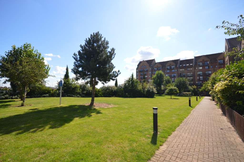 Amsterdam Road, Island Gardens, Image 14