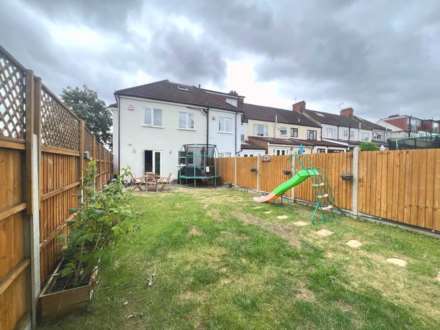 Willow Close, Buckhurst Hill, Essex, Image 10