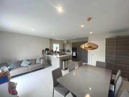 Willow Close, Buckhurst Hill, Essex, Image 3
