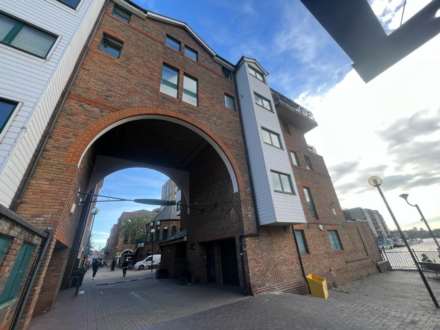 1 Bedroom Apartment, Pepper Street, Coldharbour