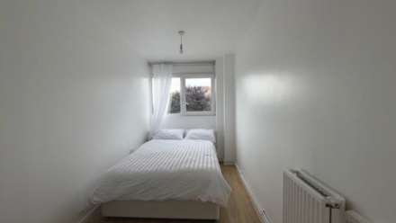 Dagmar Court, Island Gardens, Image 3