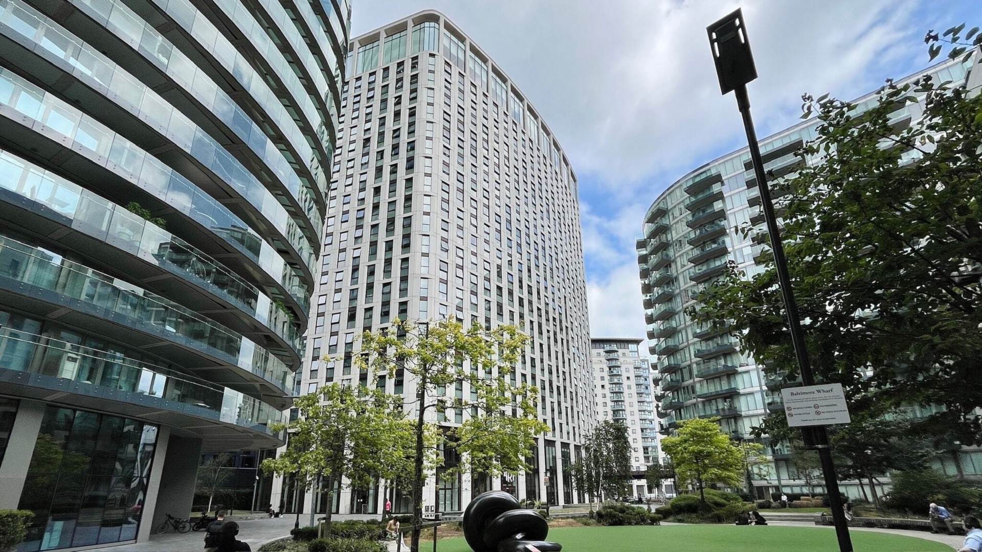 Crossharbour Plaza, London, Image 12