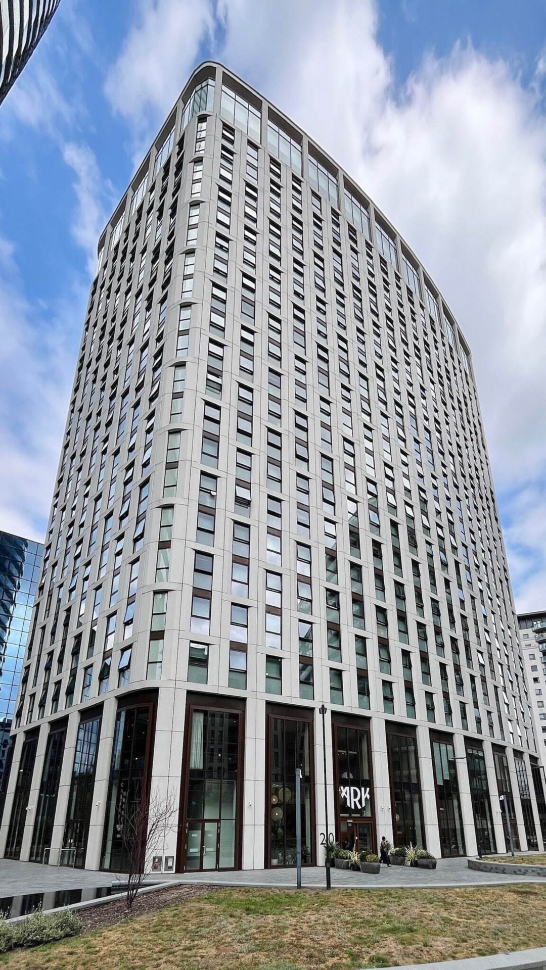 Crossharbour Plaza, London, Image 17