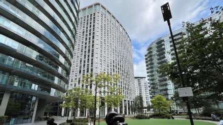 Crossharbour Plaza, London, Image 12