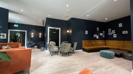 Crossharbour Plaza, London, Image 9