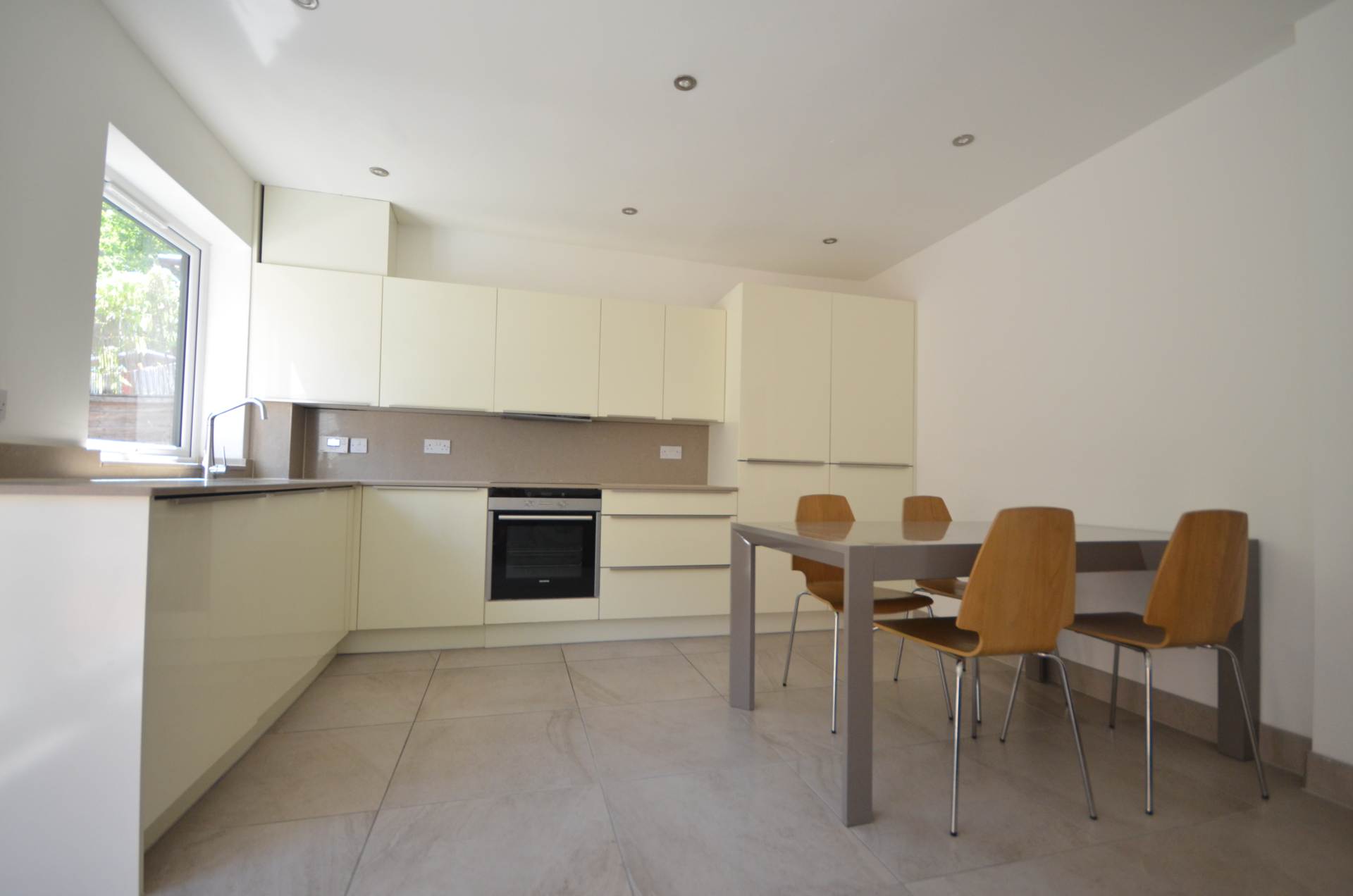 Barnfield Place, Mudchute, Image 1
