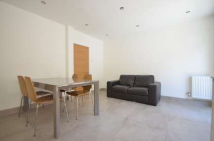 Barnfield Place, Mudchute, Image 3