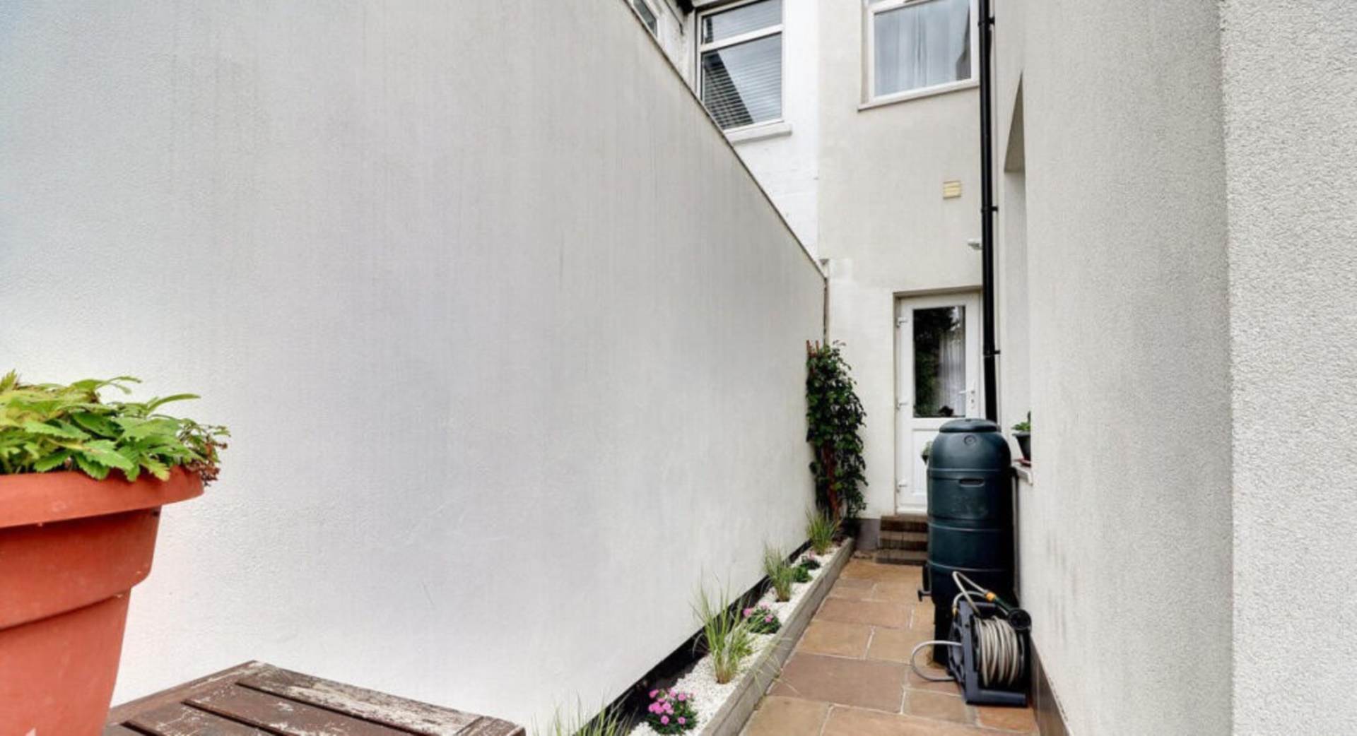 Hampton Road, Ilford, Image 14