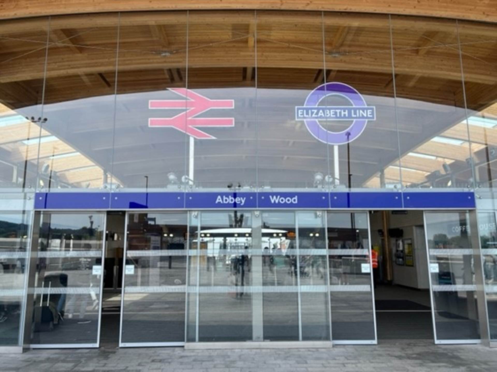 London`s Elizabeth line wins top architecture prize.