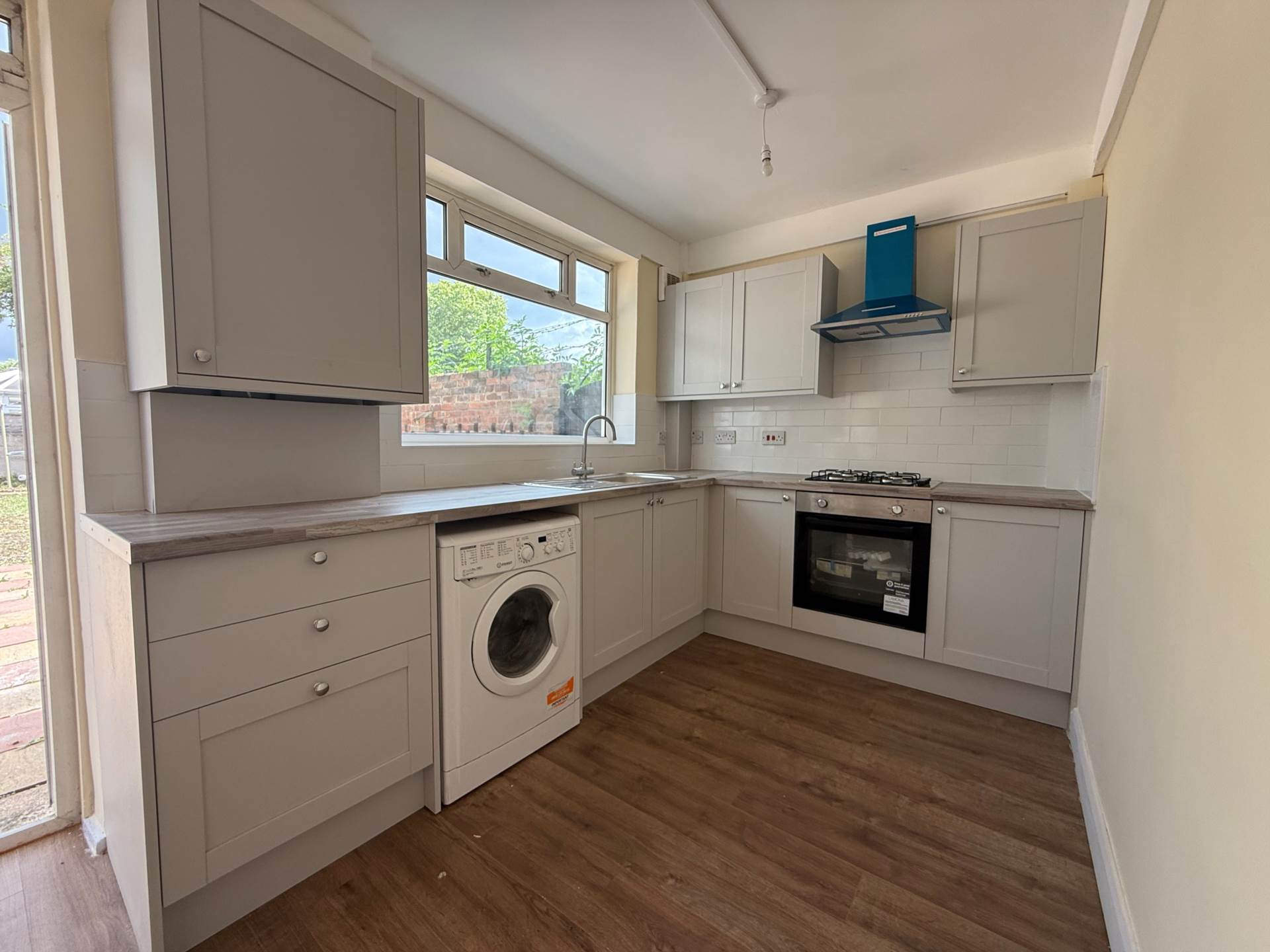 Sewell Road, London ** VIDEO & 3D FLOORPLAN AVAILABLE **, Image 3