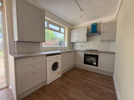 Sewell Road, London ** VIDEO & 3D FLOORPLAN AVAILABLE **, Image 3