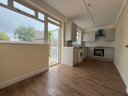 Sewell Road, London ** VIDEO & 3D FLOORPLAN AVAILABLE **, Image 4