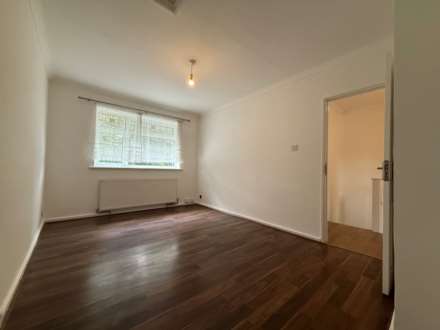 Sewell Road, London ** VIDEO & 3D FLOORPLAN AVAILABLE **, Image 6