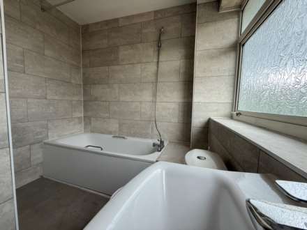 Sewell Road, London ** VIDEO & 3D FLOORPLAN AVAILABLE **, Image 9