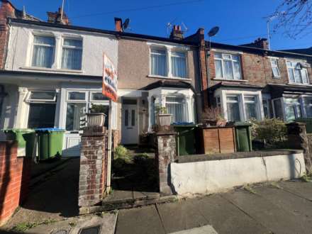 Smithies Road, Abbey Wood SE2 0TF * Video tour & 3D Floor plans available *