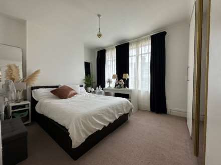 Smithies Road, SE2 0TF * Video tour & 3D Floor plans available *, Image 6