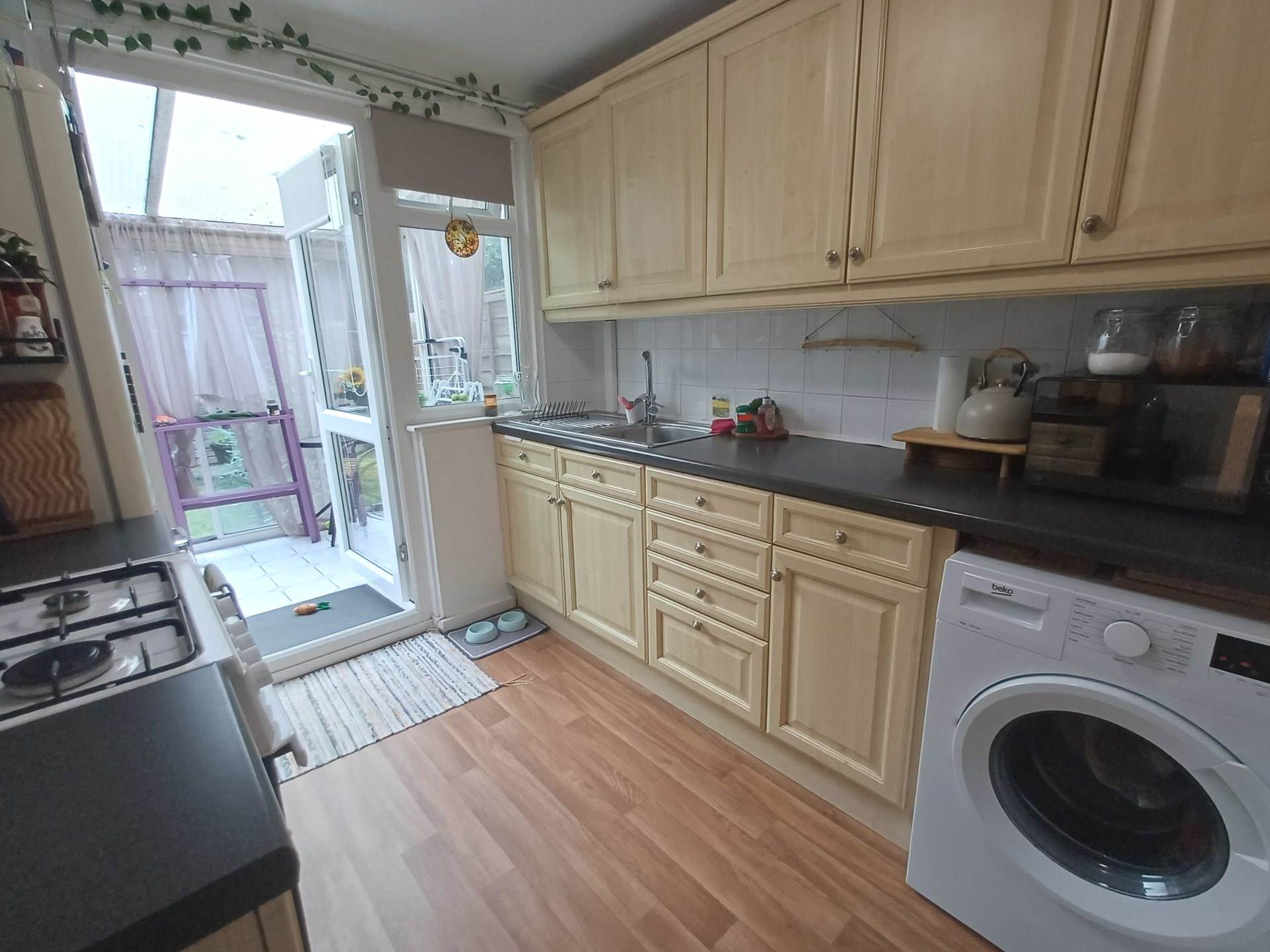 Hampstead Close, London, Image 4