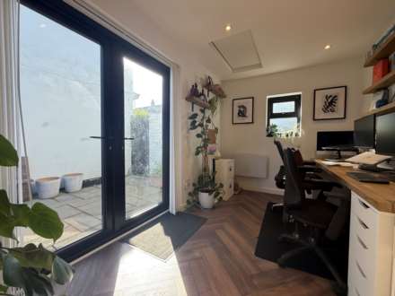 Wilrose Crescent, SE2    ** VIDEO & 3D FLOORPLAN AVAILABLE **, Image 9