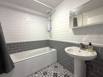 Abbey. Grove, Abbey Wood ** VIDEO & 3D FLOORPLAN AVAILABLE **, Image 11