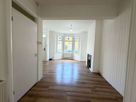 Abbey. Grove, Abbey Wood ** VIDEO & 3D FLOORPLAN AVAILABLE **, Image 7