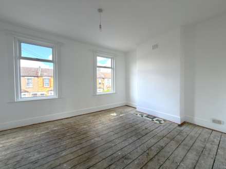 Abbey. Grove, Abbey Wood ** VIDEO & 3D FLOORPLAN AVAILABLE **, Image 8