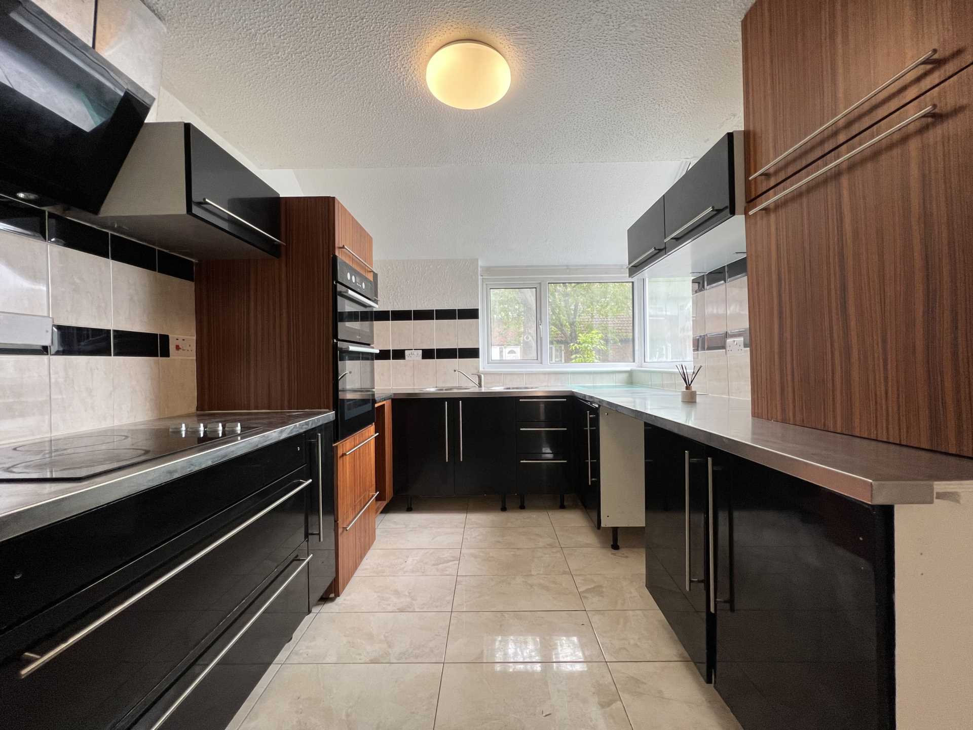 AISHER ROAD SE28 8LH    * VIDEO & 3D FLOORPLAN AVAILABLE *, Image 4