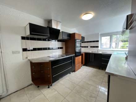 AISHER ROAD SE28 8LH    * VIDEO & 3D FLOORPLAN AVAILABLE *, Image 5