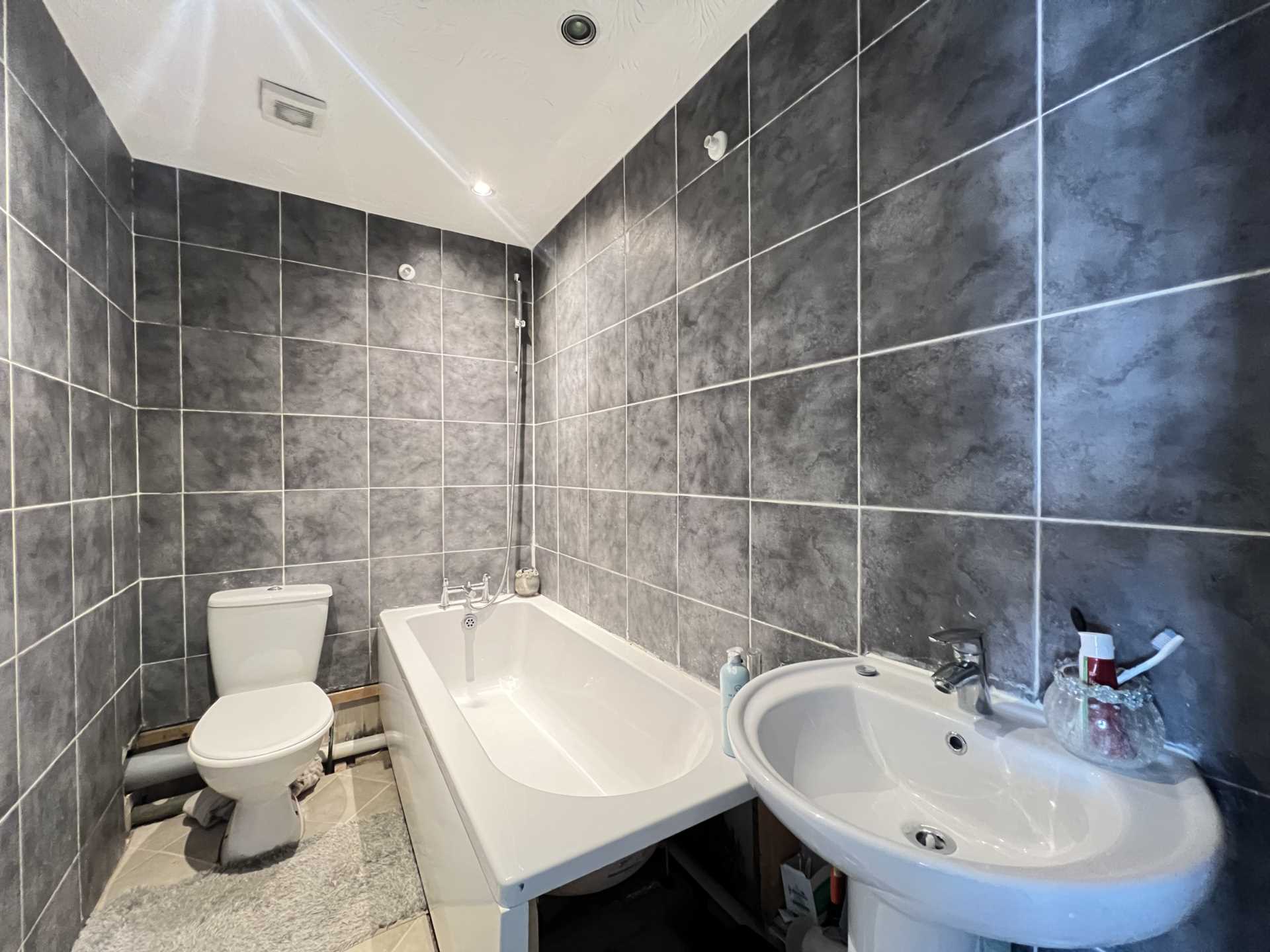 Ware Point Drive, West Thamesmead. SE28 0HG  ** VIDEO & 3D FLOORPLAN AVAILABLE **, Image 11