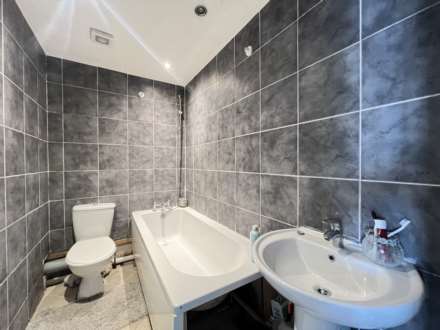 Ware Point Drive, West Thamesmead. SE28 0HG  ** VIDEO & 3D FLOORPLAN AVAILABLE **, Image 11