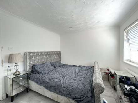 Ware Point Drive, West Thamesmead. SE28 0HG  ** VIDEO & 3D FLOORPLAN AVAILABLE **, Image 13