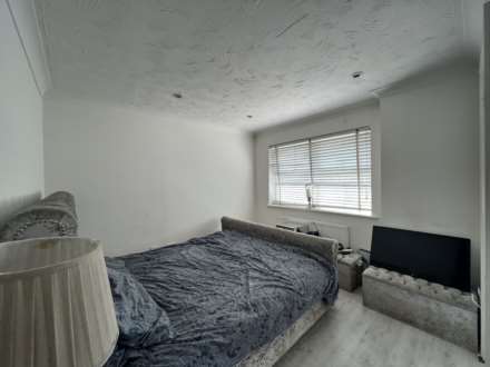Ware Point Drive, West Thamesmead. SE28 0HG  ** VIDEO & 3D FLOORPLAN AVAILABLE **, Image 7