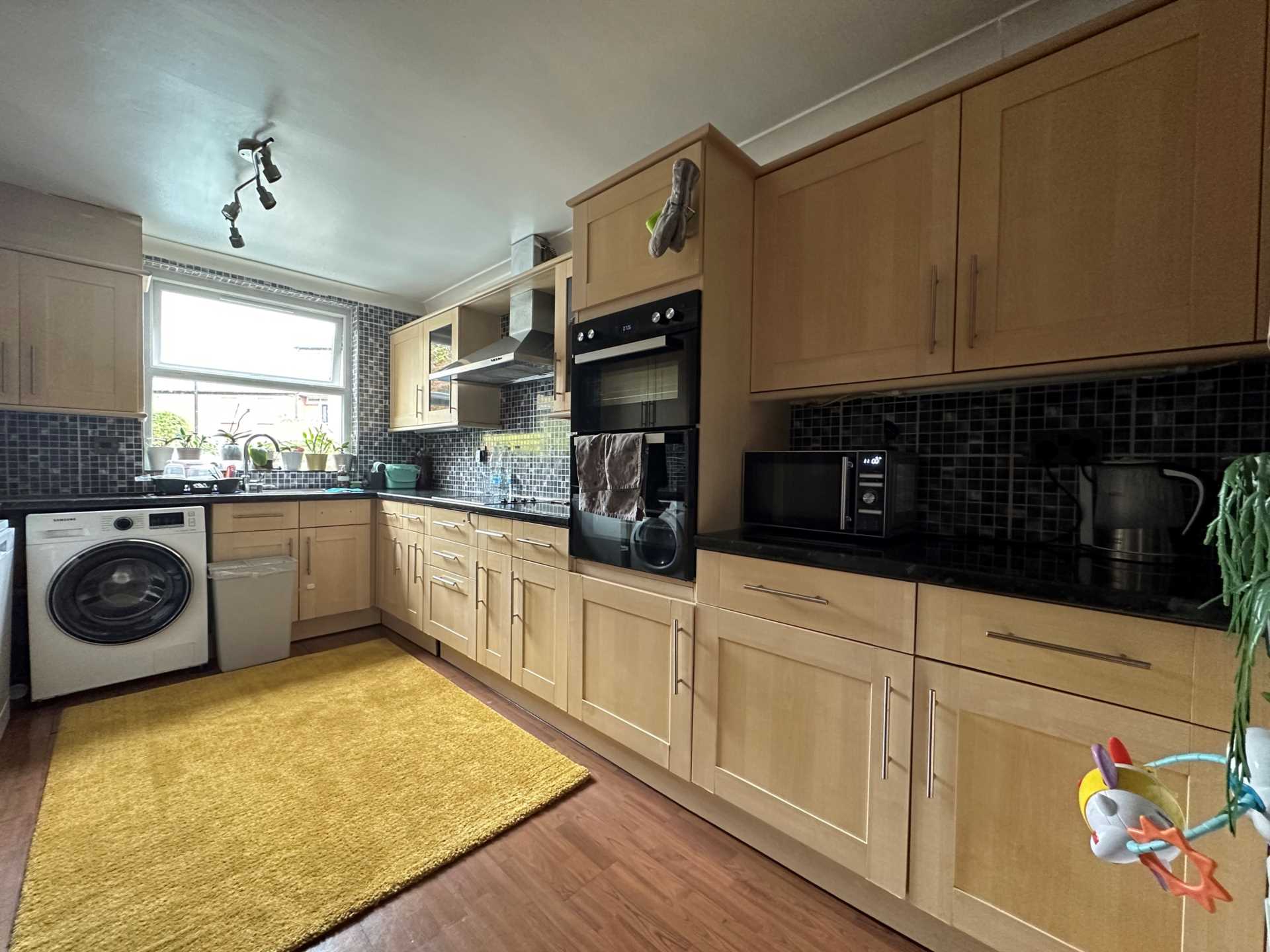 Parkway, Erith,  DONT JUDGE A BOOK BY ITS COVER !!  ** 3D FLOORPLAN & VIDEO AVAILABLE **, Image 2