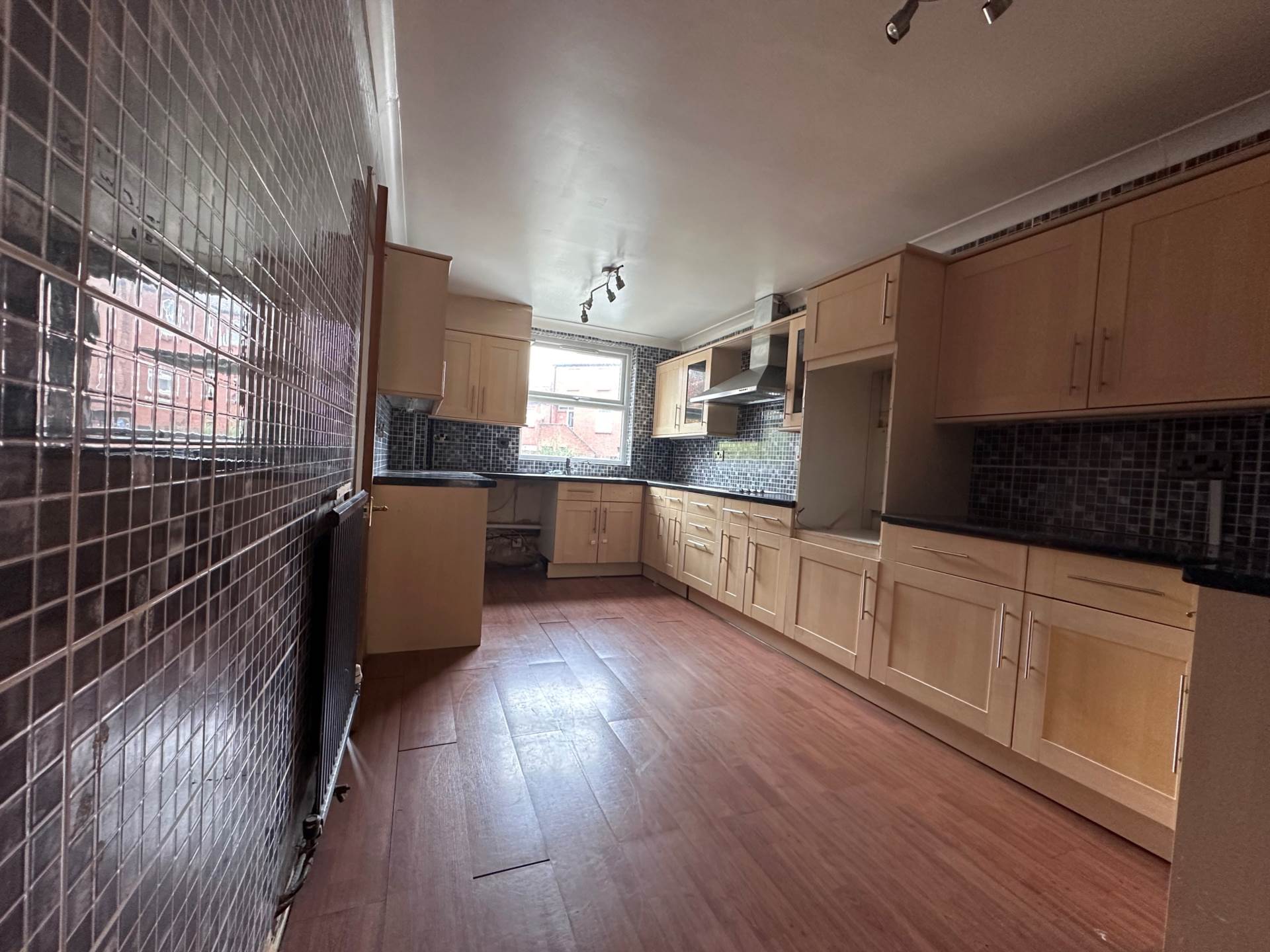 Parkway, Erith,  DONT JUDGE A BOOK BY ITS COVER !!  ** 3D FLOORPLAN & VIDEO AVAILABLE **, Image 4