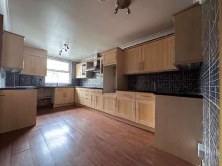 Parkway, Erith,  DONT JUDGE A BOOK BY ITS COVER !!  ** 3D FLOORPLAN & VIDEO AVAILABLE **, Image 3