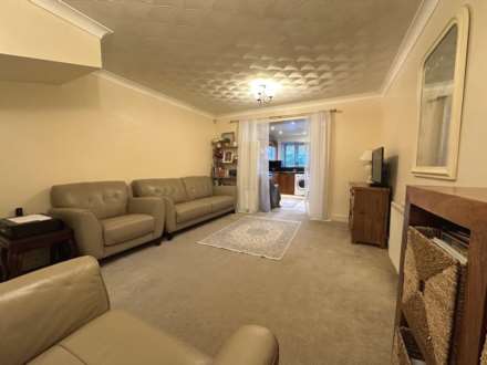 Aveley Close, Erith   ** VIDEO & 3D FLOORPLAN AVAILABLE **, Image 4